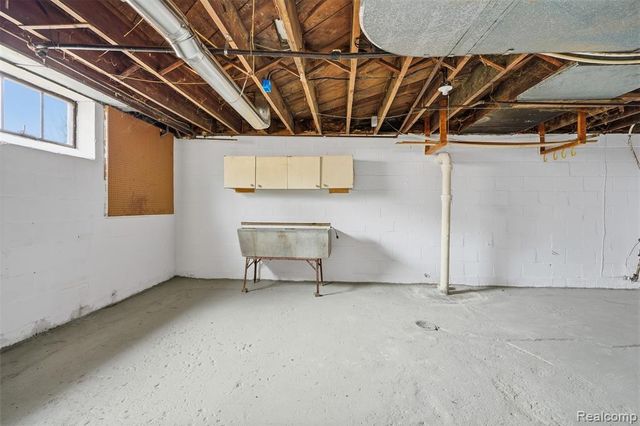 167 Mark Avenue, Pontiac, MI 48341