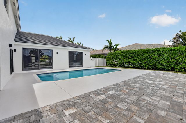 7548 Fairway Trail, Boca Raton, FL 33487