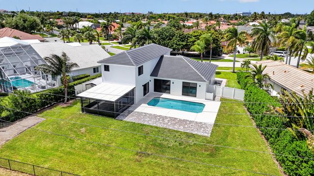 7548 Fairway Trail, Boca Raton, FL 33487