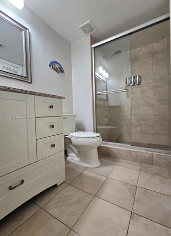 302 Lakeview Dr 102, Weston, FL 33326