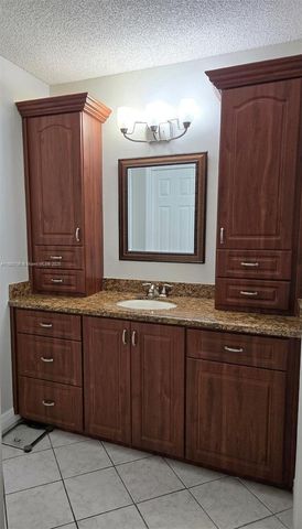 302 Lakeview Dr 102, Weston, FL 33326