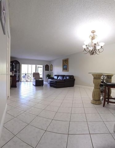 302 Lakeview Dr 102, Weston, FL 33326