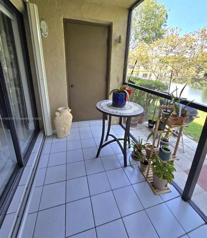 302 Lakeview Dr 102, Weston, FL 33326