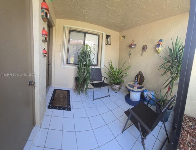 302 Lakeview Dr 102, Weston, FL 33326