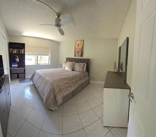 302 Lakeview Dr 102, Weston, FL 33326