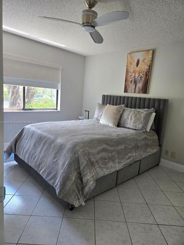 302 Lakeview Dr 102, Weston, FL 33326