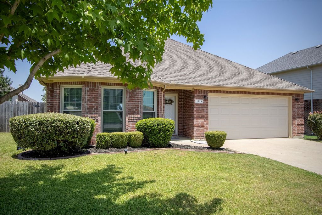 1613 Cowtown Drive, Mansfield, TX 76063