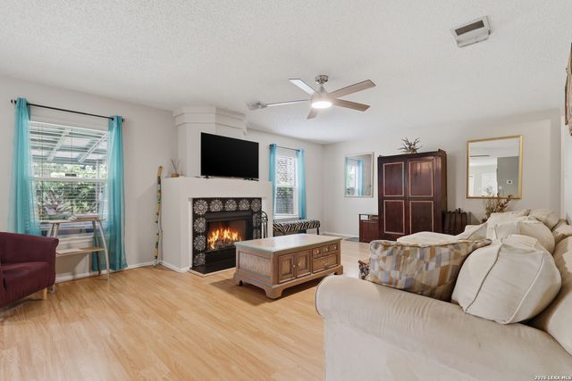 906 VILLAGE BR, San Antonio, TX 78245