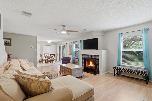 906 VILLAGE BR, San Antonio, TX 78245
