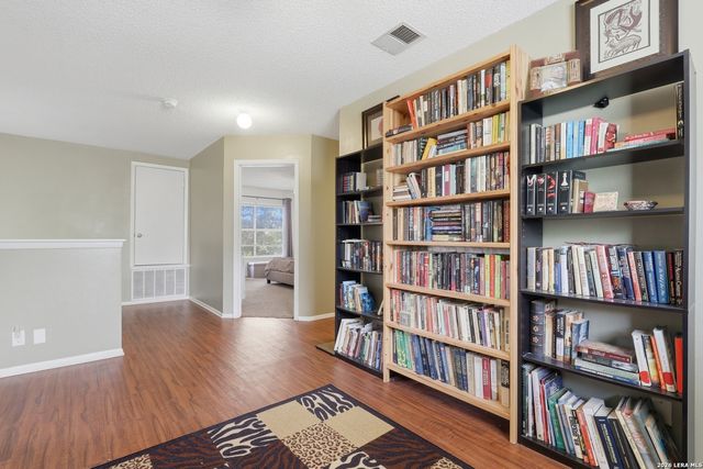 906 VILLAGE BR, San Antonio, TX 78245