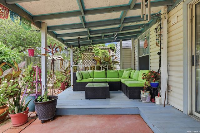 906 VILLAGE BR, San Antonio, TX 78245