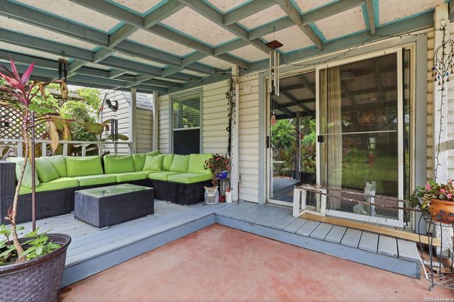 906 VILLAGE BR, San Antonio, TX 78245