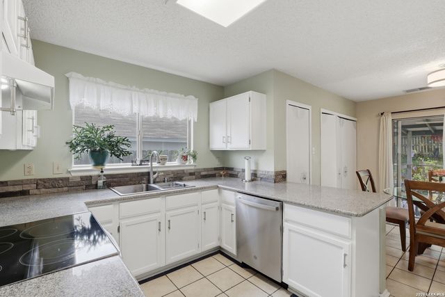 906 VILLAGE BR, San Antonio, TX 78245