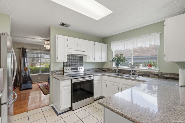 906 VILLAGE BR, San Antonio, TX 78245