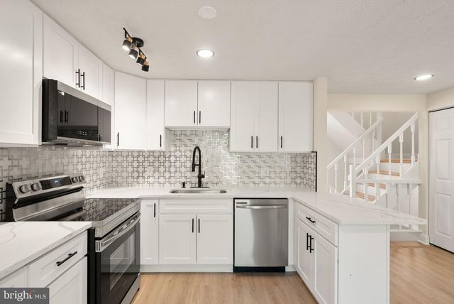 8085 STEEPLE CHASE CT, Springfield, VA 22153