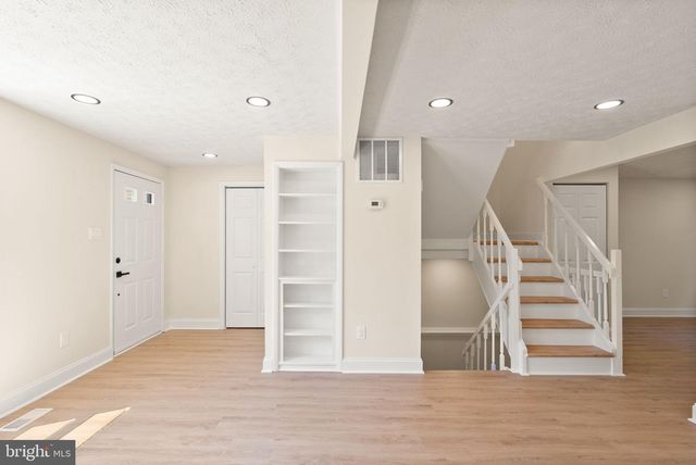 8085 STEEPLE CHASE CT, Springfield, VA 22153