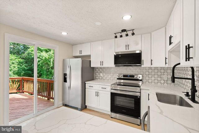 8085 STEEPLE CHASE CT, Springfield, VA 22153