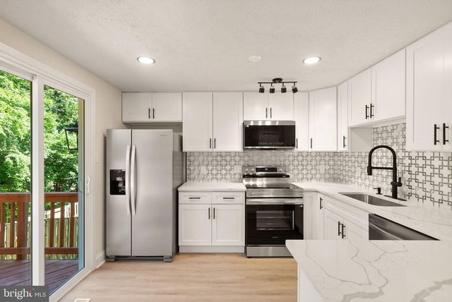 8085 STEEPLE CHASE CT, Springfield, VA 22153
