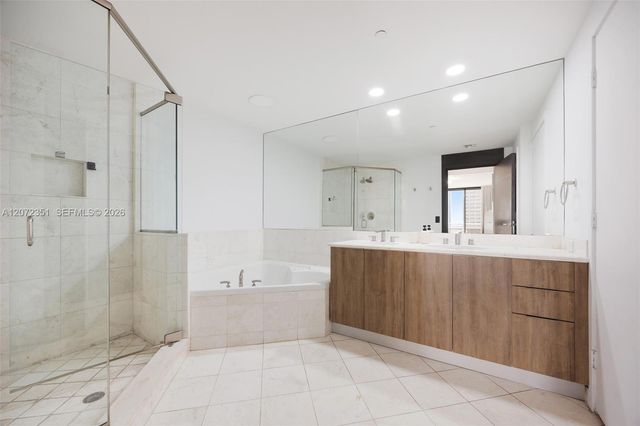 901 Brickell Key Boulevard 2506, Miami, FL 33131