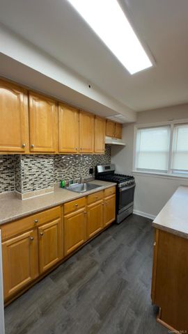 15325 77th Road, Flushing, NY 11367