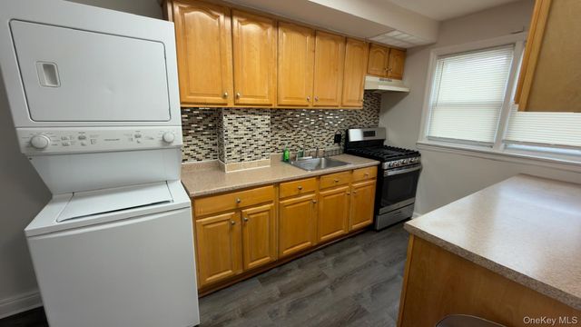 15325 77th Road, Flushing, NY 11367