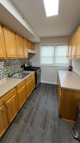 15325 77th Road, Flushing, NY 11367
