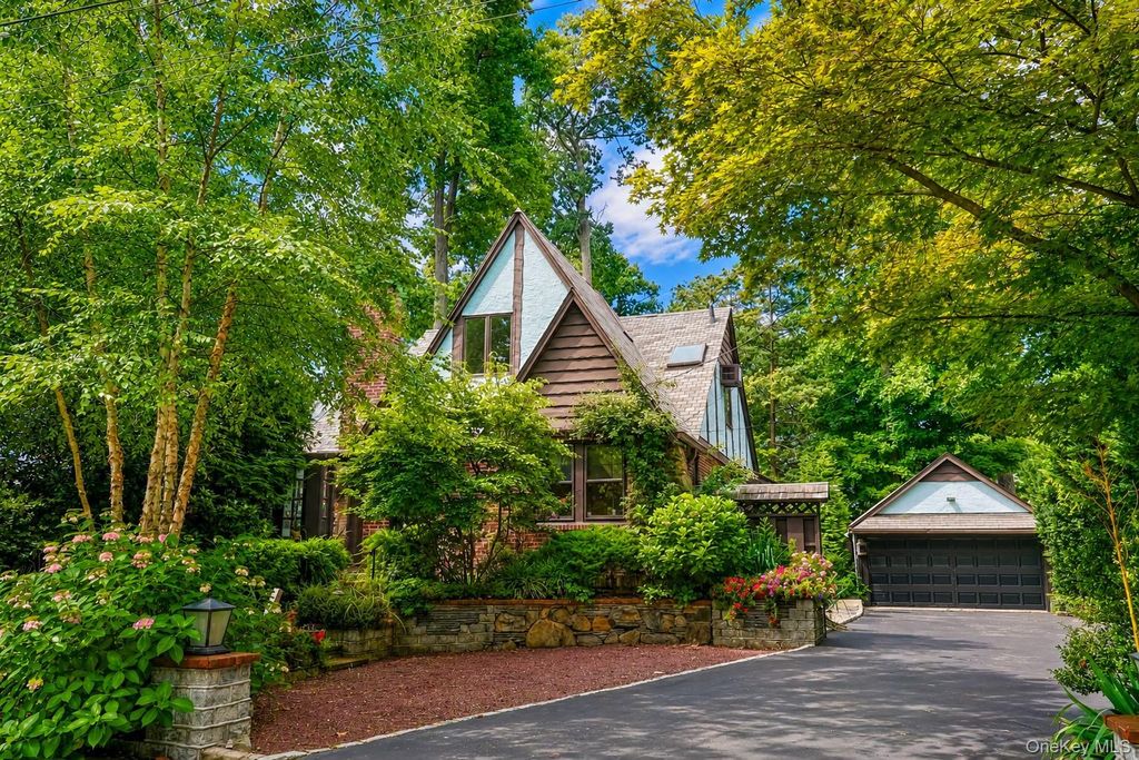 3 Crestwood Place, Great Neck, NY 11024 — exterior