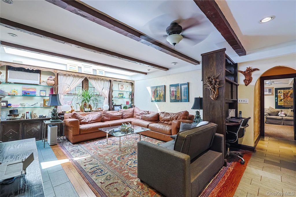 3 Crestwood Place, Great Neck, NY 11024 — photo 3