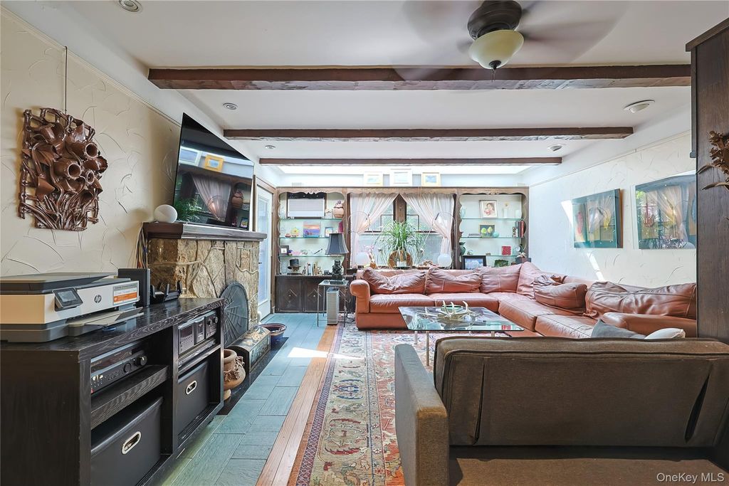 3 Crestwood Place, Great Neck, NY 11024 — photo 4