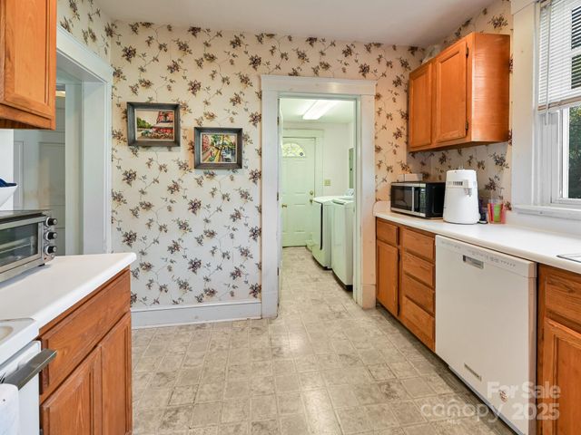 100 Washington Road, Asheville, NC 28801