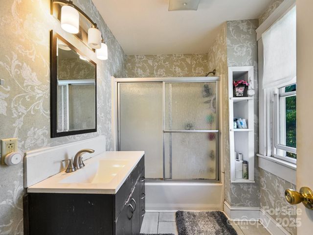 100 Washington Road, Asheville, NC 28801