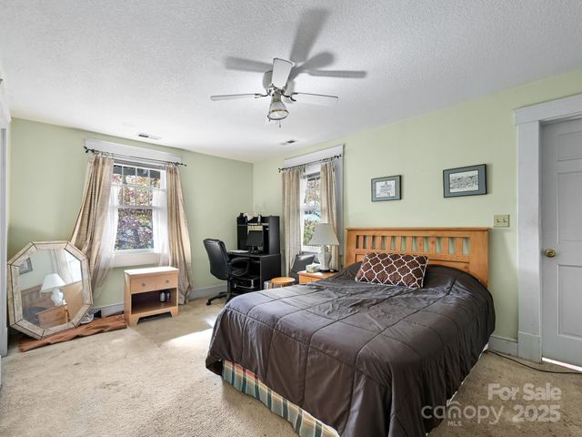 100 Washington Road, Asheville, NC 28801