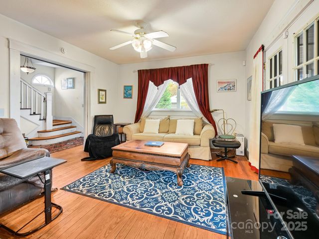 100 Washington Road, Asheville, NC 28801