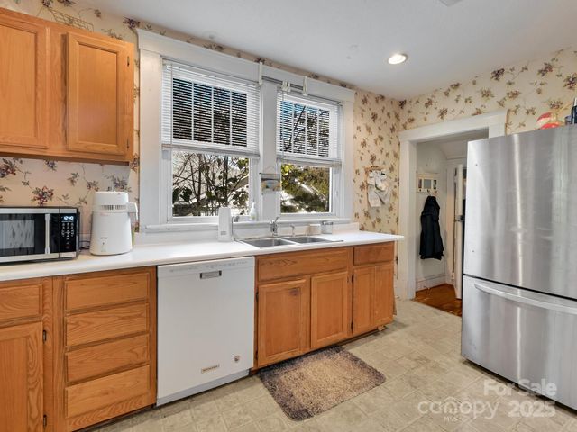 100 Washington Road, Asheville, NC 28801