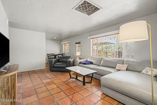 4065 E Roberts Place, Tucson, AZ 85711