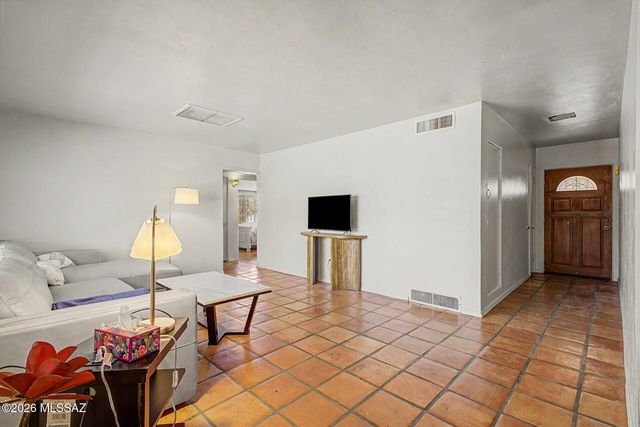 4065 E Roberts Place, Tucson, AZ 85711