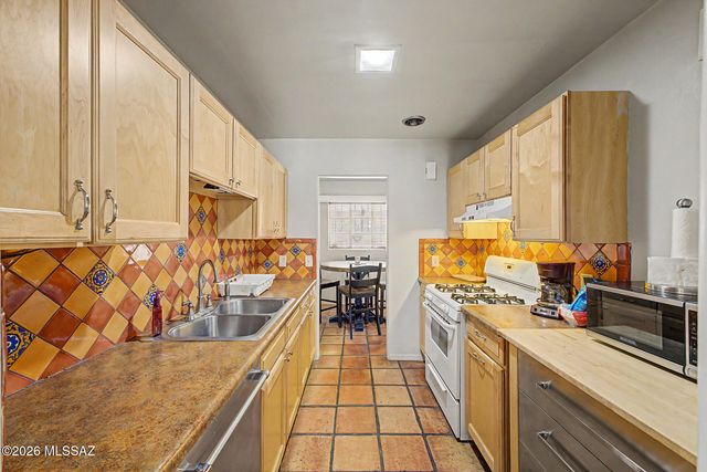 4065 E Roberts Place, Tucson, AZ 85711