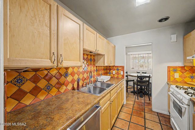 4065 E Roberts Place, Tucson, AZ 85711
