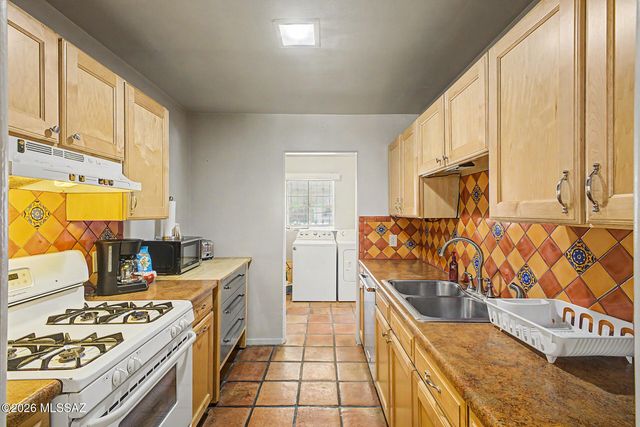 4065 E Roberts Place, Tucson, AZ 85711