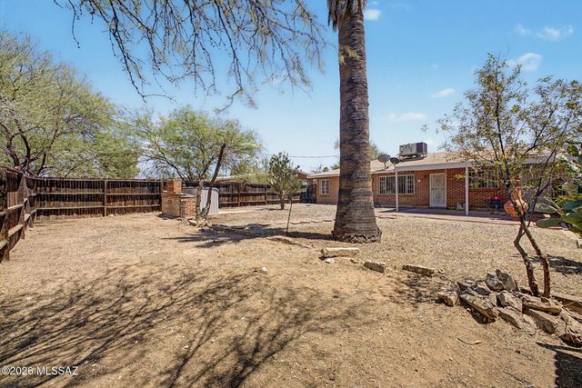 4065 E Roberts Place, Tucson, AZ 85711