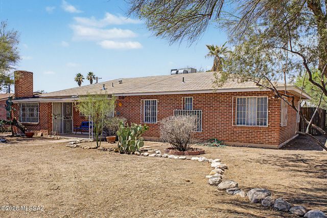 4065 E Roberts Place, Tucson, AZ 85711