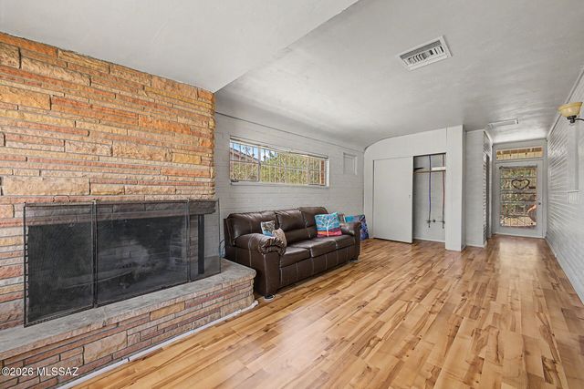 4065 E Roberts Place, Tucson, AZ 85711
