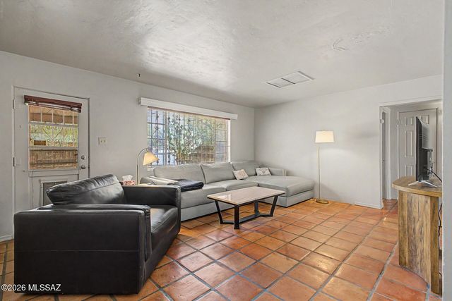 4065 E Roberts Place, Tucson, AZ 85711