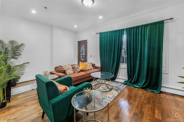 4558 Richardson Avenue, Bronx, NY 10470