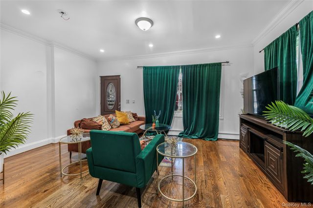 4558 Richardson Avenue, Bronx, NY 10470