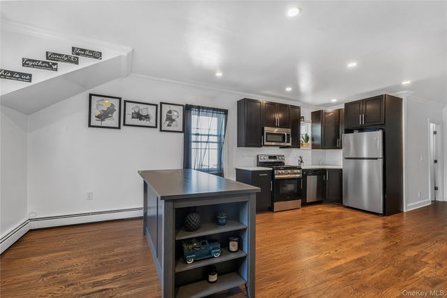4558 Richardson Avenue, Bronx, NY 10470