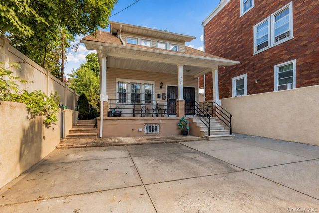 4558 Richardson Avenue, Bronx, NY 10470