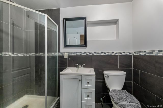 4558 Richardson Avenue, Bronx, NY 10470