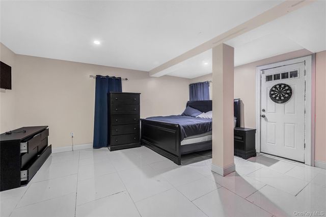 4558 Richardson Avenue, Bronx, NY 10470