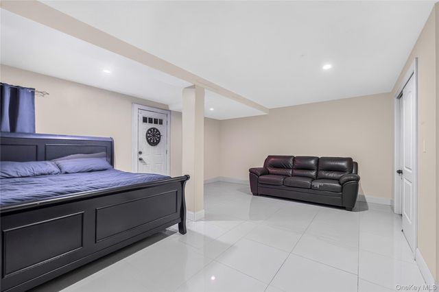 4558 Richardson Avenue, Bronx, NY 10470